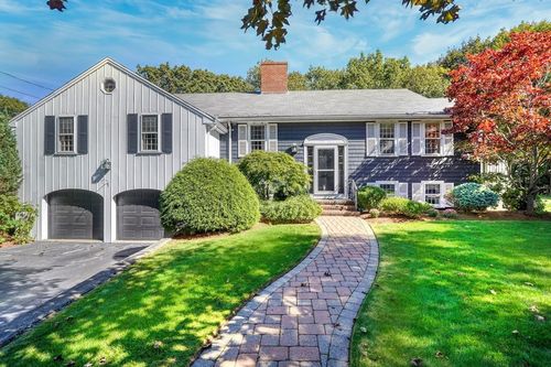70 Ellis Farm Ln, Melrose, MA, 02176-2911 | Card Image