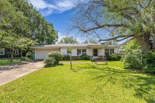 401 Avenue I, Lacy Lakeview, TX, 76705-1802 | Card Image