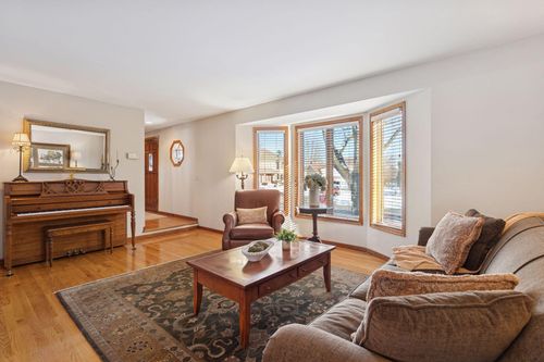 12500 Pinehurst Dr, Burnsville, MN, 55337-3454 | Card Image