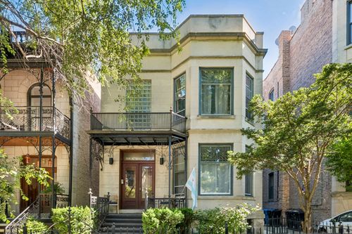 2r-709 W Roscoe Street, Chicago, IL, 60657 | Card Image