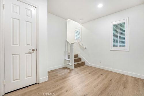 7209 N Chestnut Ln, Van Nuys, CA, 91405-5479 | Card Image