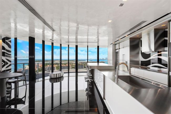 APT-3003 - 100 S Pointe Dr, Condo with 3 bedrooms, 4 bathrooms and null parking in Miami Beach FL | Image 6