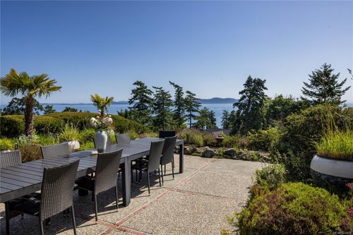 1996 Ferndale Rd, Victoria, BC, V8N2Y6 | Card Image
