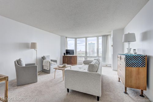 apt-902-250 E Harbortown Dr, Detroit, MI, 48207-5011 | Card Image