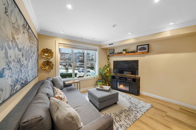 2053 Triumph Street, Townhouse with 3 bedrooms, 3 bathrooms and 1 parking in Vancouver BC | Image 3