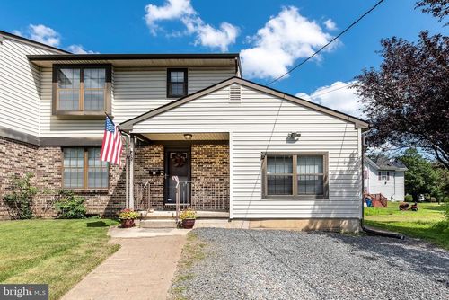 19 Railroad Ave, Beverly, NJ, 08010-3522 | Card Image