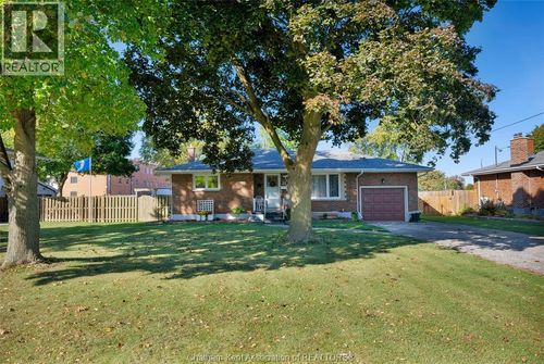 11 Highland Dr, Wallaceburg, ON, N8A2K4 | Card Image