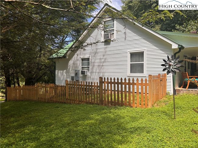 295 Jakes Mountain Rd, House other with 3 bedrooms, 2 bathrooms and null parking in Deep Gap NC | Image 17