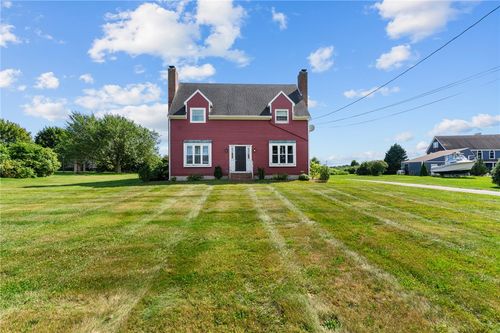 223 Oliphant Ln, Middletown, RI, 02842-4665 | Card Image