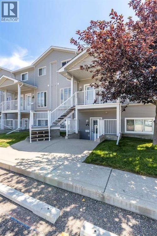 72 Northlands Way Ne, Medicine Hat, AB, T1C0C5 | Card Image