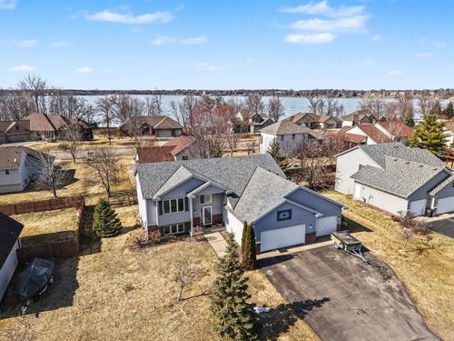 29602 Shoreview Cir, Lindstrom, MN, 55045-7029 | Card Image