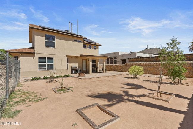 Spacious yard | Image 37