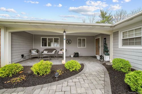 9 Ballad Ln, Stony Brook, NY, 11790-2624 | Card Image