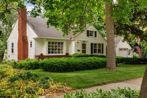 653 Orchard Dr, Madison, WI, 53711-1322 | Card Image