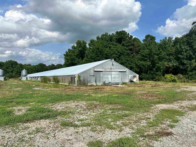 View of yard featuring an outbuilding | Image 33