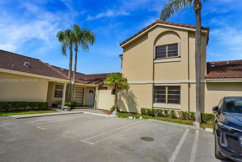 6538 Nw 170th Ter, Hialeah, FL, 33015-4617 | Card Image