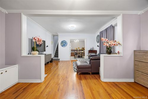 106 95th St, Ozone Park, NY, 11417-1542 | Card Image