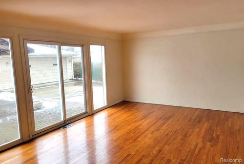 6554 Cronin Dr, Dearborn Heights, MI, 48127-1962 | Card Image