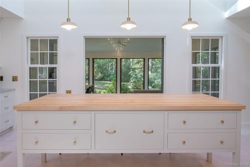 210 Robinson Ln, Peconic, NY, 11958-1632 | Card Image