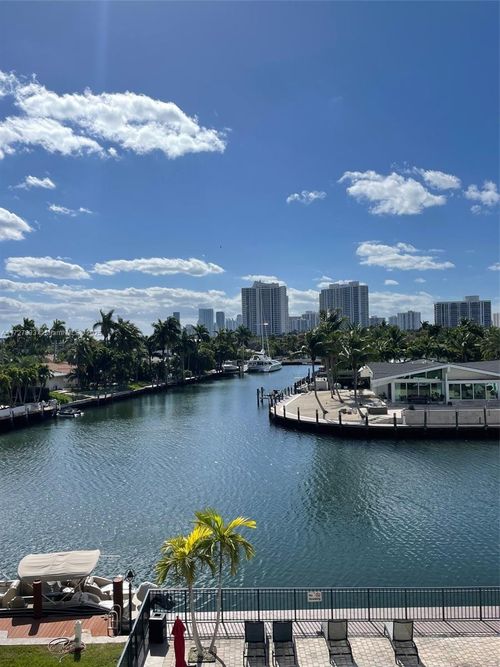 apt-407-301 Golden Isles Dr, Hallandale Beach, FL, 33009-5872 | Card Image