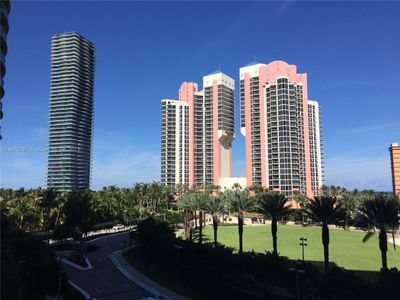 415 - 19370 Collins Ave, Condo with 1 bedrooms, 1 bathrooms and null parking in Sunny Isles Beach FL | Image 2