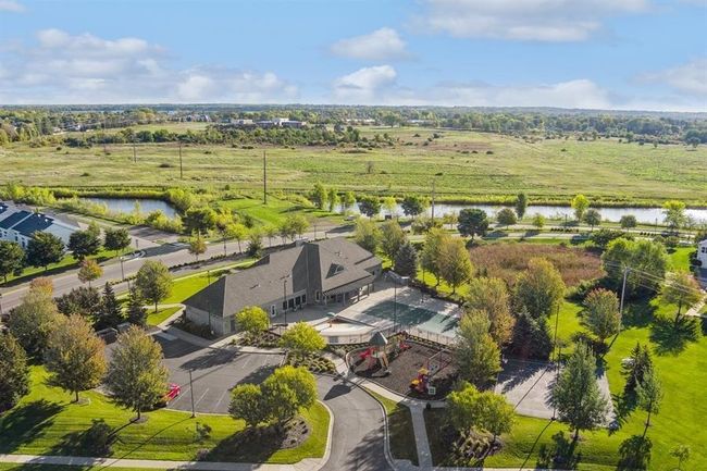 Enjoy your full membership at Waters Edge Community Center! You'll love this easy walkable community! | Image 18