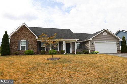 636 Aqueduct Ave, MARTINSBURG, WV, 25404-1630 | Card Image