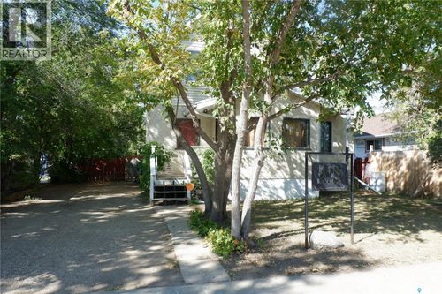 568 Stadacona St W, Moose Jaw, SK, S6H1Z9 | Card Image