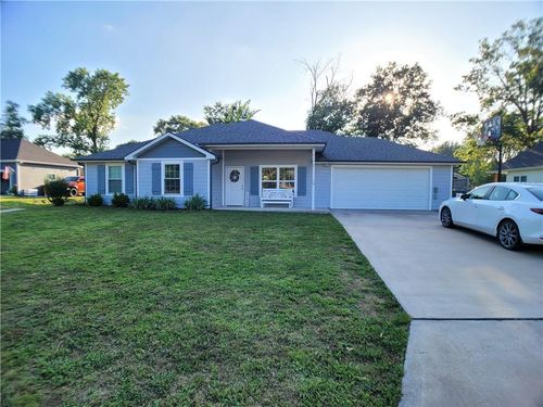 1203 Lakewood Dr, Pittsburg, KS, 66762-6727 | Card Image