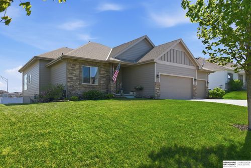 10805 Lake Tahoe Dr, Papillion, NE, 68046-3302 | Card Image