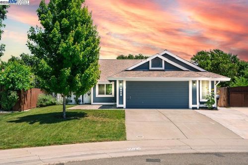 8629 Meandering Way, Antelope, CA, 95843-5866 | Card Image