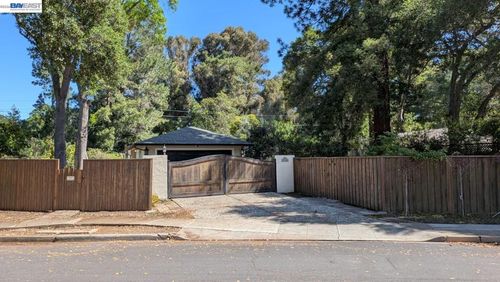 97 Belleau Ave, Atherton, CA, 94027-3850 | Card Image