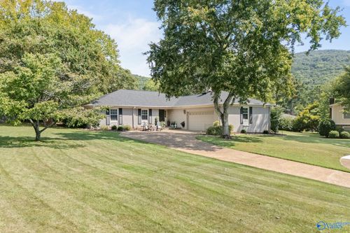 7702 Shadow Bend Dr Se, Huntsville, AL, 35802-3910 | Card Image