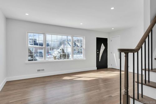 11 Barbara Dr, Farmingdale, NY, 11735-6501 | Card Image