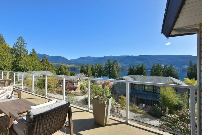 6274 Fairway Avenue, House other with 6 bedrooms, 3 bathrooms and null parking in Sechelt BC | Image 1