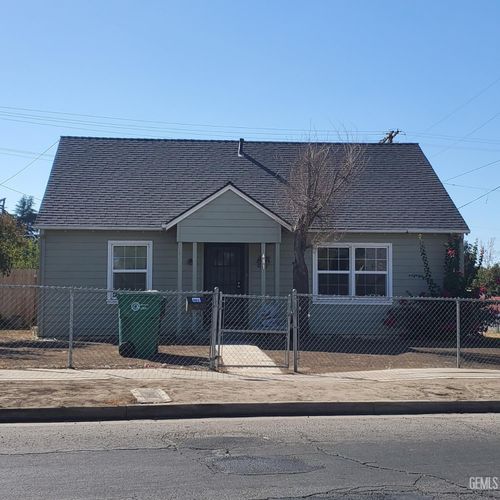 481 N Sunnyside St, Porterville, CA, 93257-2322 | Card Image