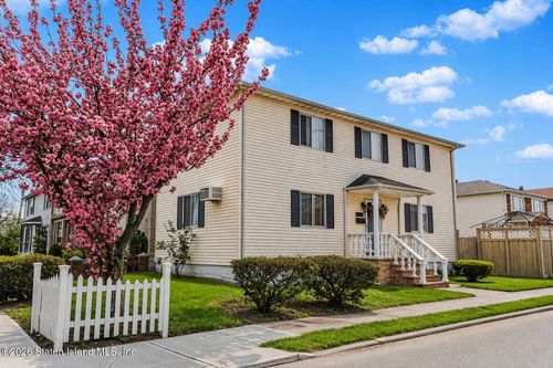 2 Madison Avenue, Staten Island, NY, 10314 | Card Image