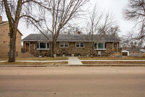 700 E Summit Ave, Fergus Falls, MN, 56537-2231 | Card Image