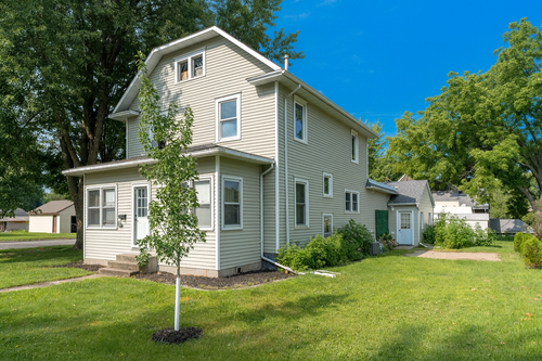 618 4th St Sw, Waseca, MN, 56093-2520 | Card Image