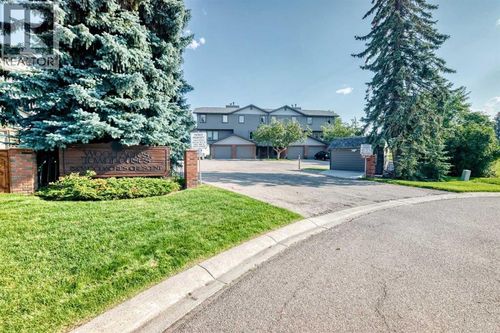 4-64 Woodacres Cres Sw, Calgary, AB, T2W4V6 | Card Image