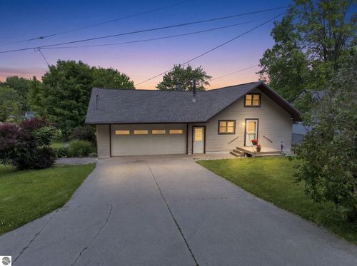 10876 Lockwood Dr, Cadillac, MI, 49601-9763 | Card Image