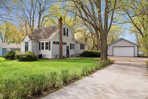 660 County Road D E, Little Canada, MN, 55117-1255 | Card Image
