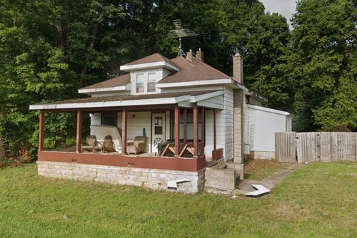 78560 M 40, Lawton, MI, 49065-9467 | Card Image