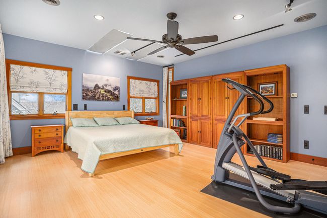 Lakefront room w/private deck and bamboo flooring | Image 37