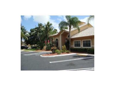 202 - 301 Palm Way, Condo with 2 bedrooms, 1 bathrooms and null parking in Pembroke Pines FL | Image 3