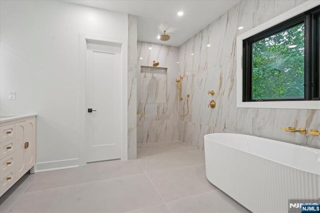 45 Riverview Ter, House other with 6 bedrooms, 6 bathrooms and null parking in Mahwah NJ | Image 26