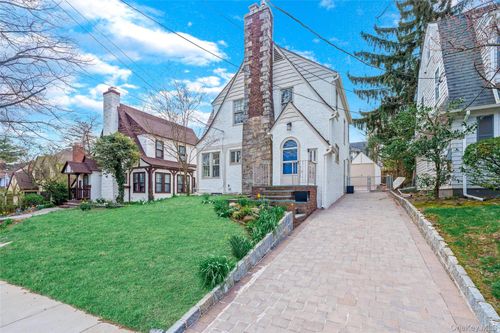 340 Manor Rd, Douglaston, NY, 11363-1116 | Card Image