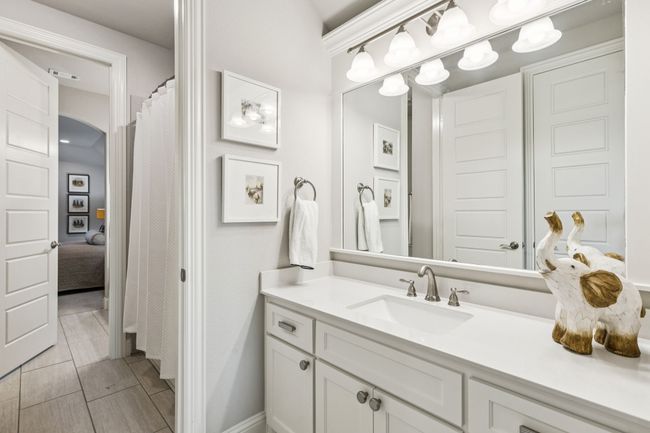 Jack and Jill bathroom connects both large upstairs bedrooms | Image 34
