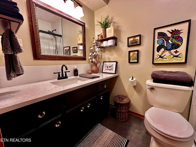 Hall bath | Image 4