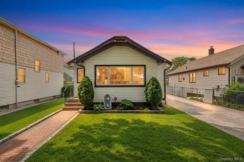 26111 83rd Avenue, New York, NY, 11004 | Card Image